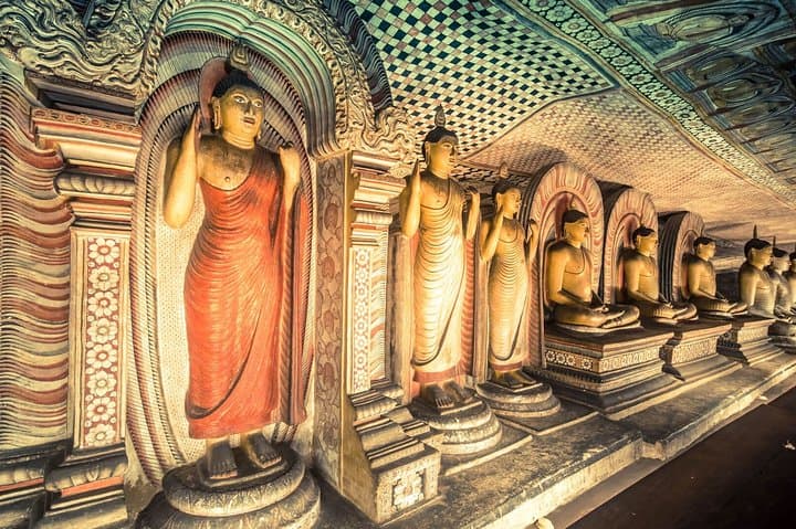 Highlights of Sri Lanka: Mirissa Whales, Sigiriya Climb & Kandy Cultural Tour photo 5