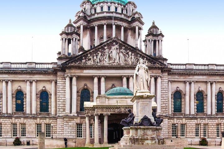 Explore Belfast City Centre: Self-Guided Audio Tour of Iconic Sites
