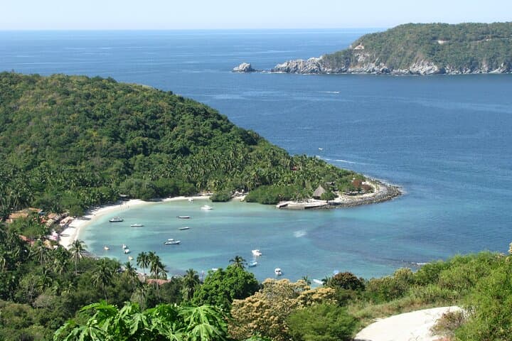 Snorkel Las Gatas Bay: Guided Snorkel to the Underwater Jesus Statue in Zihuatanejo photo 6