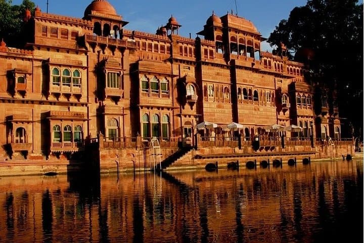 Bike Villages Around Bikaner: Gajner Palace & Magra Desert Cycling Tour