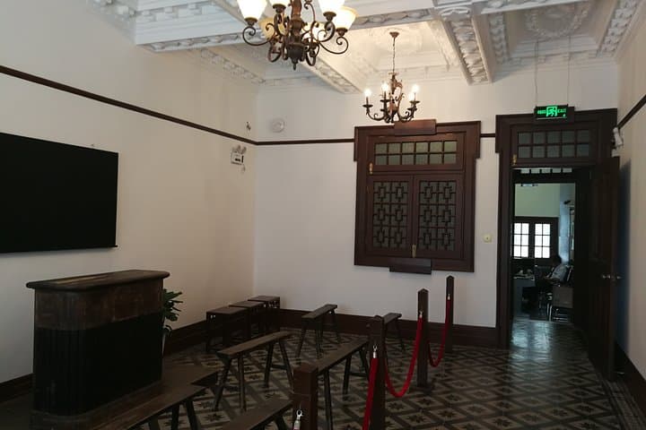 Historic Hongkou Walking Tour: Lu Xun Park & Asian Settlement Stories photo 3