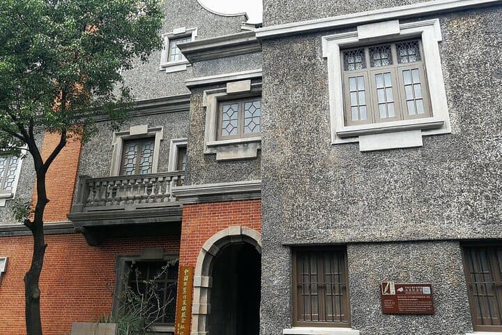 Historic Hongkou Walking Tour: Lu Xun Park & Asian Settlement Stories photo 4