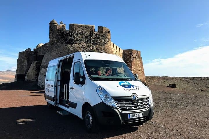 Private Lanzarote Minibus Tour — Timanfaya, El Golfo, La Geria & Los Jameos photo 3