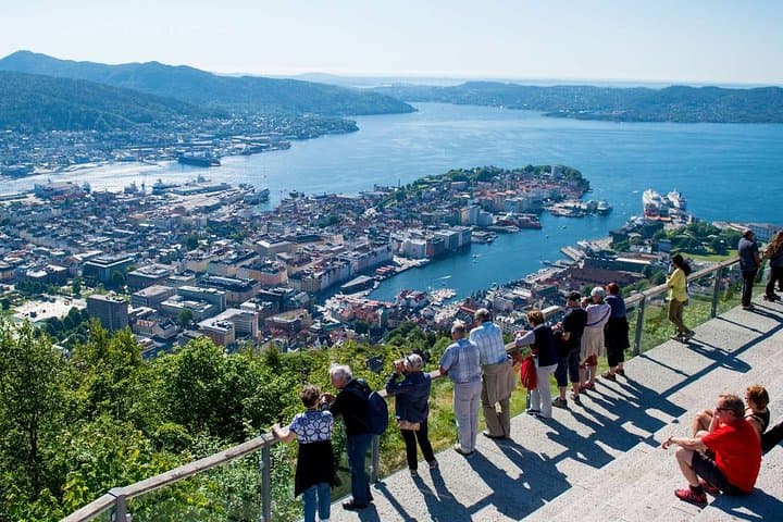 Explore Bergen's Top Attractions: Private Guided City Sightseeing Tour