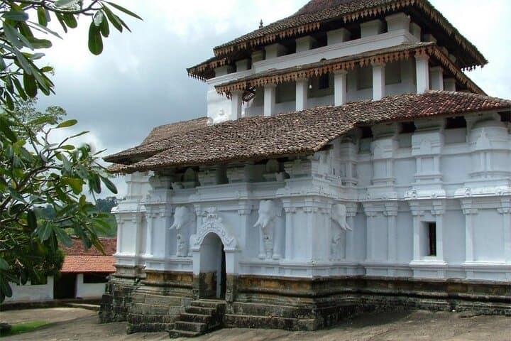 3-Day Kandy to Nuwara Eliya: Temple of the Tooth, Tea Estates & Botanical Gardens photo 5