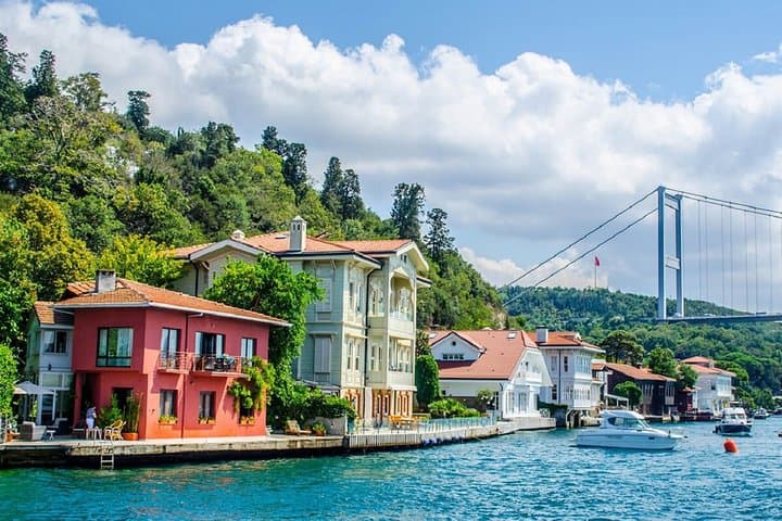 Full-Day Istanbul Highlights: Bosphorus Cruise, Spice Bazaar & Dolmabahçe Palace photo 3