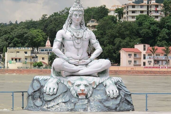 Strolling Laxman Jhula and the Ganga Aarti: Explore Rishikesh on Foot photo 3