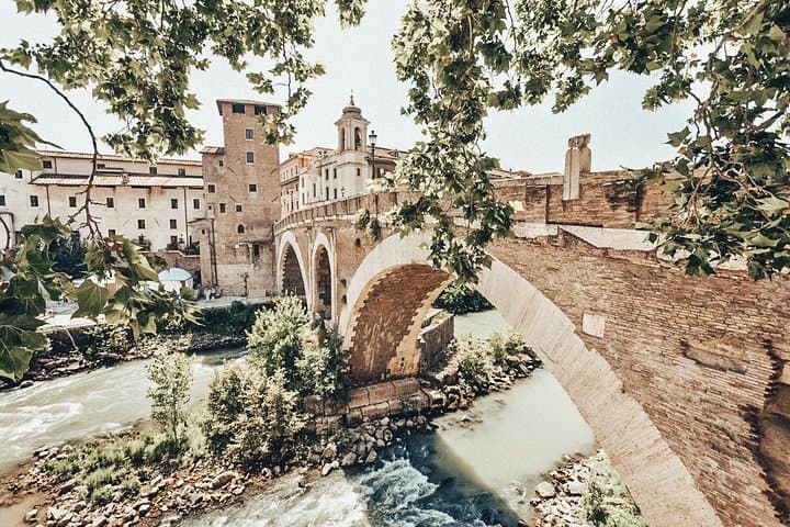 Offbeat Private Rome Walking Tour: Ponte Sant'Angelo to Trastevere with Local Guide