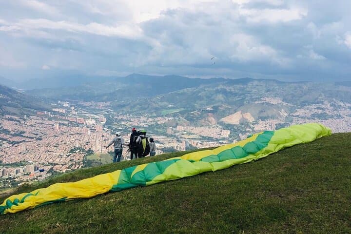 Paragliding Over Medellín: Tandem Flights from the Northern Mountains photo 2