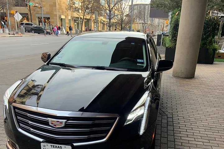 Austin Private Airport and Hotel Transfer — Door-to-Door Car Service Guide photo 1