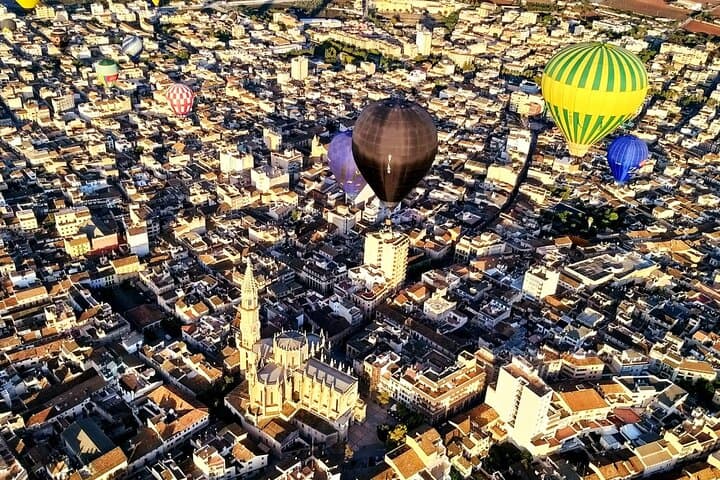 Private Ballooning Over Mallorca: Sunrise Flight for Four photo 5
