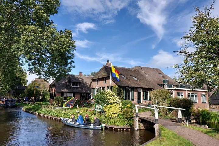 Giethoorn Day Trip from Amsterdam: Small-Group Boat Tour in the Dutch Canals photo 3