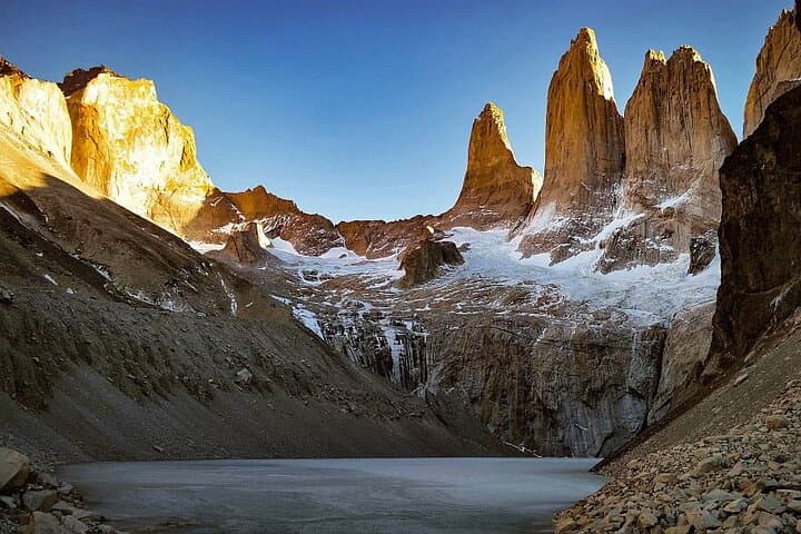 Day Trek to the Base of the Towers — Torres del Paine One-Day Hike photo 3