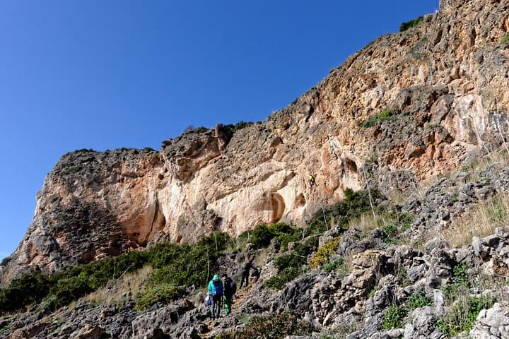 Private Sea-Cliff Climbing in Arrábida Natural Park (Setúbal)