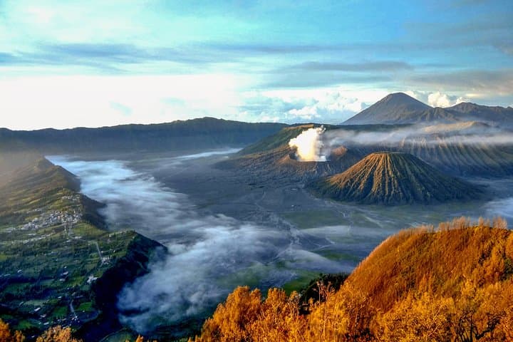 4-Day Bali-to-Java Overland: Ijen Blue Fire, Bromo Sunrise & Tumpak Sewu Waterfall photo 3