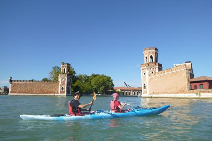Venice Canal Kayak: 2-Hour Premium Day Tour Through Hidden Cannaregio photo 2