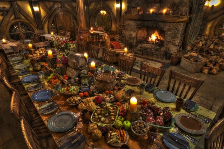 Hobbiton Dusk Banquet: Private Evening Tour & Lantern Walk from Auckland