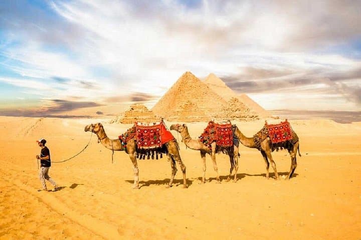 Private Full-Day Tour: Pyramids of Giza, Dahshur, Saqqara & Memphis with Egyptologist photo 3