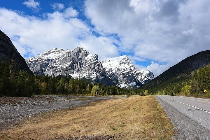Self-Guided Audio Driving Tour: Lake Louise to Calgary — Banff, Moraine Lake & Rocky Foothills photo 2