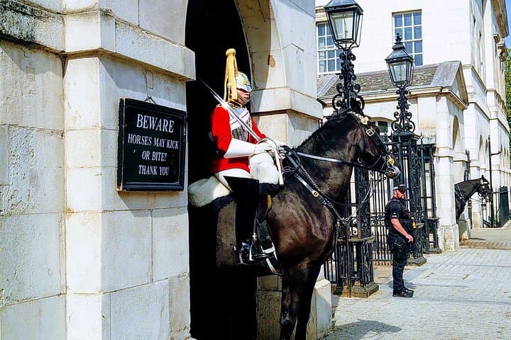 Royal London Walking Tour & Changing of the Guard (Very Small Group) photo 3