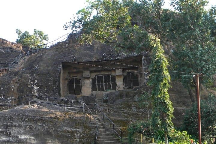 Panchmarhi Waterfalls & Viewpoints: Bee Falls, Handi Khoh & Apsara Vihar Day Trip