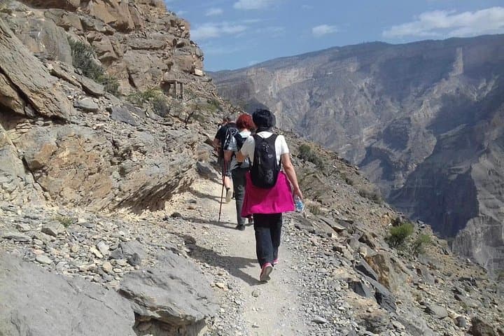 Balcony Walk on Jebel Shams: As Sab (W6) Easy Hike on Oman's Grand Canyon photo 3