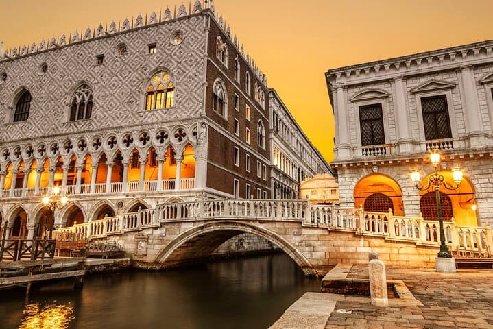 Venice Carnival Treasure Hunt and Mask Painting Workshop in St Marks Square photo 3