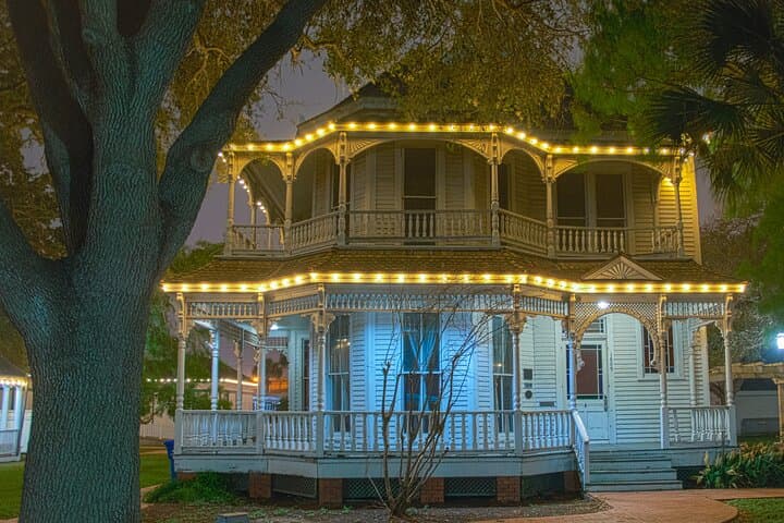 Corpus Christi Walking Ghost Tour: Haunted History & Nighttime Stroll photo 2
