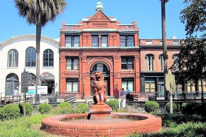 Noble Stroll: Private Couples Walking Tour of Historic Savannah photo 2