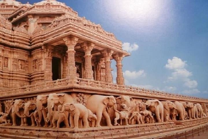 Day Trip to Mathura & Vrindavan with Akshardham: Pilgrimage, Prayers and Temple Architecture from Delhi photo 3