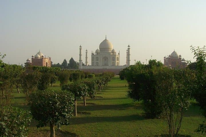 Private Agra Day Trip: Taj Mahal, Agra Fort & Kachhpura Heritage Walk photo 4
