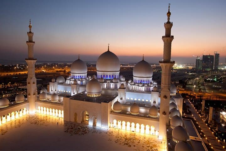 Abu Dhabi Day Trip: Sheikh Zayed Grand Mosque, Corniche & Etihad Towers from Dubai