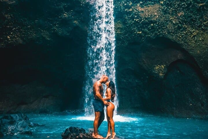 Private Romantic Bali Day Tour: Custom Couples Itinerary from Ubud to East Bali