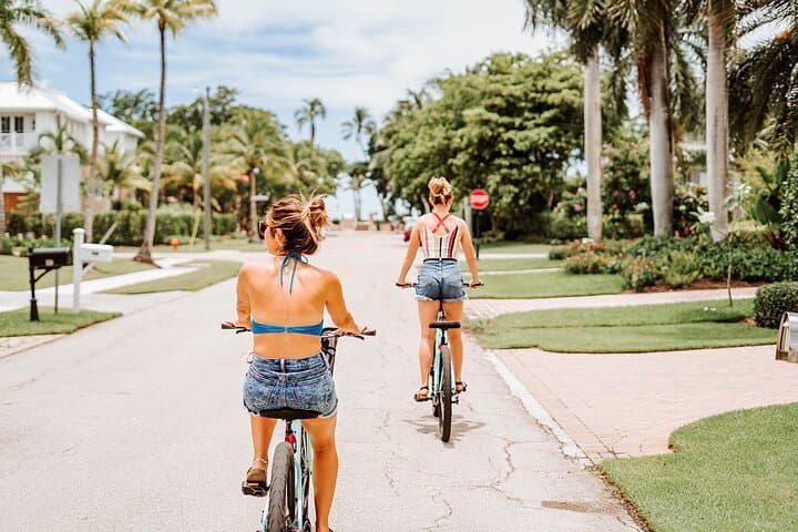 Full-Day Bicycle Rental in Naples: Explore Tin City and Downtown photo 3