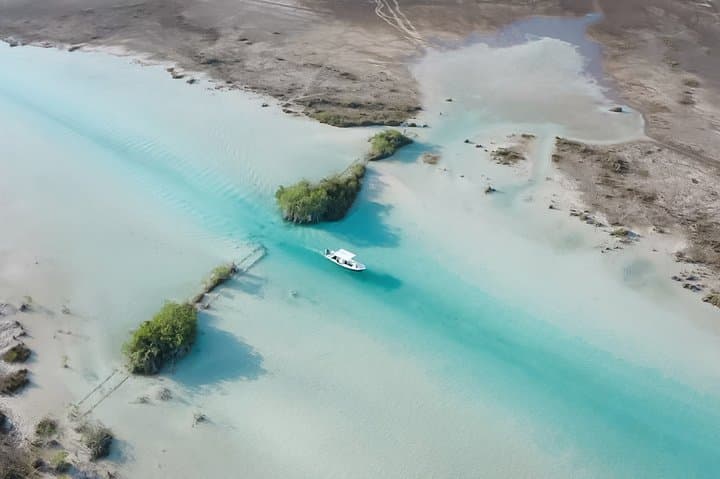 Bacalar Lagoon Boat Tour: Cenotes, Stromatolites & Pirate Channel