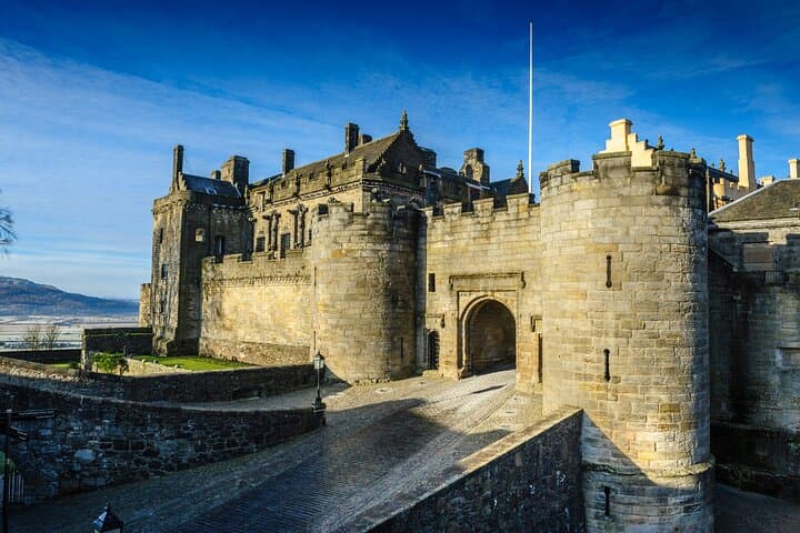 Loch Lomond & Stirling Castle Full-Day Tour from Glasgow — Cruise, Trossachs & Historic Castle