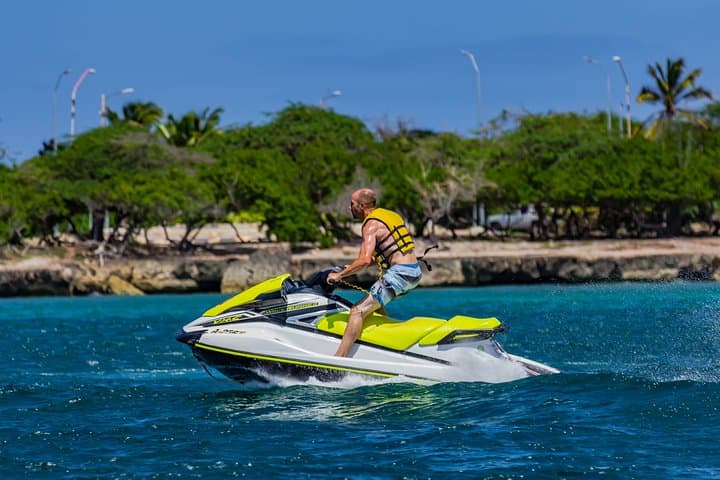 Aruba Jet Ski Waverunner Rental: 30-Minute High-Speed Ride from Oranjestad
