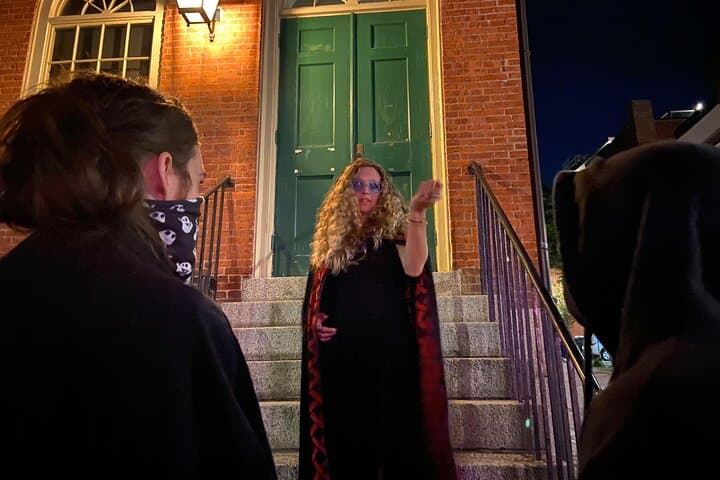 Salem Ghost Walking Tour: 90-Minute Spooky Spectres Night Walk