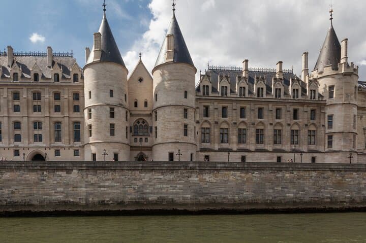 Paris Highlights: Self-Guided Scavenger Hunt & Walking Tour photo 4