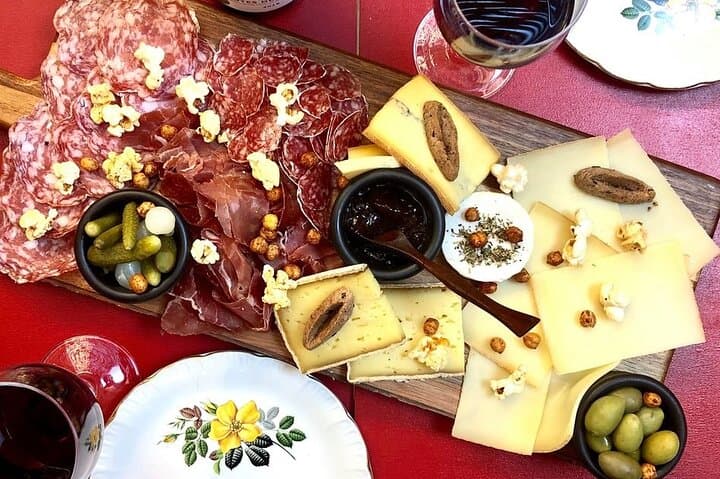 Aix-en-Provence Food Tour: Full French Meal Walking Tasting in Old Town