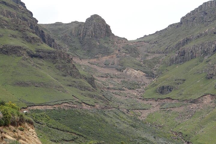 Sani Pass & Drakensberg Day Tour from Durban: 4x4 Into Lesotho photo 2