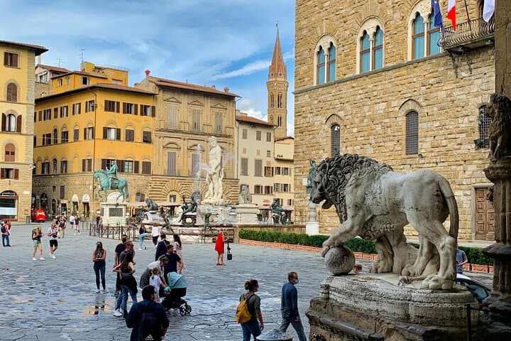 Florence Small-Group Guided Bike Tour — Historic Squares, Ponte Vecchio & Michelangelo Views photo 4