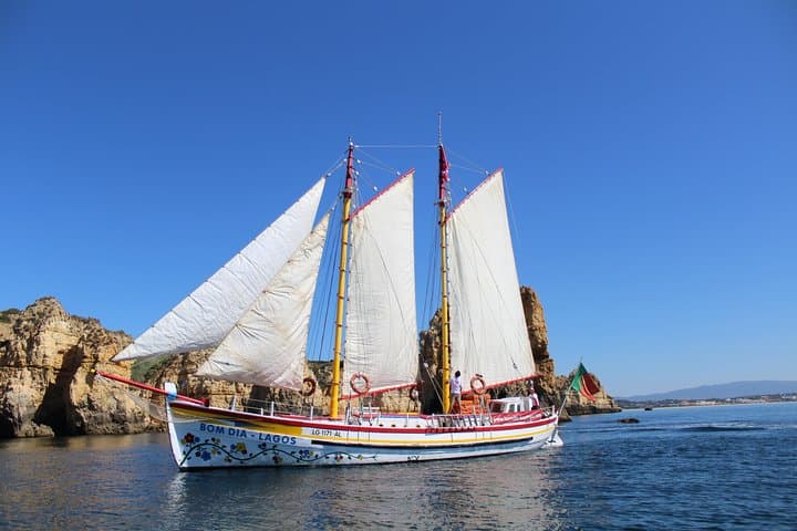 half-day-sailing-bay-of-lagos-ponta-da-piedade-lunch