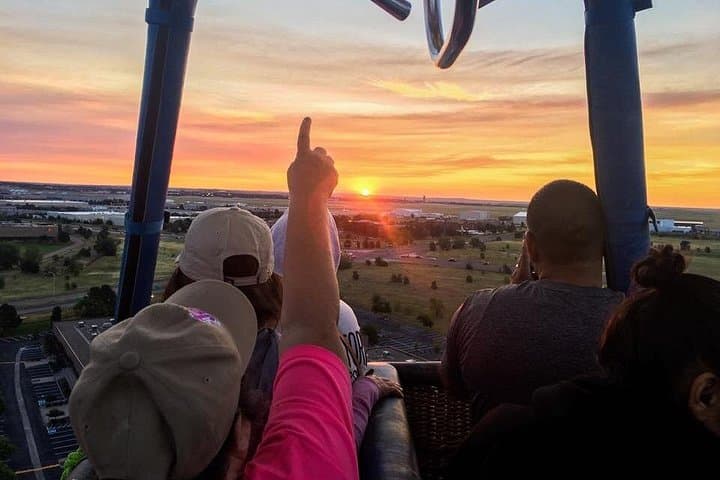 Albuquerque Sunrise Hot Air Balloon Ride Over the Sandia Mountains photo 3