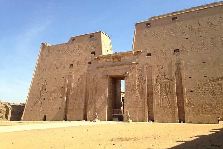 Aswan to Edfu by Train: Horus Temple Day Trip Guide