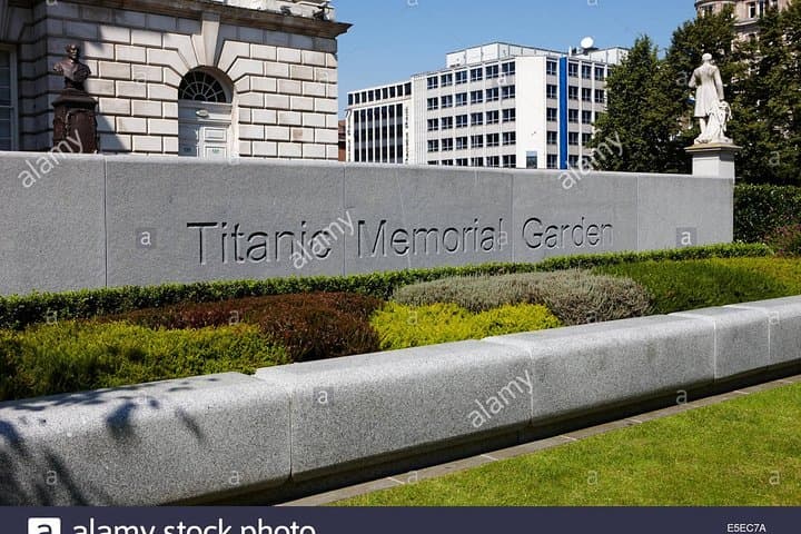 Belfast in a Day: Private Driver-Guided History and City Highlights photo 3