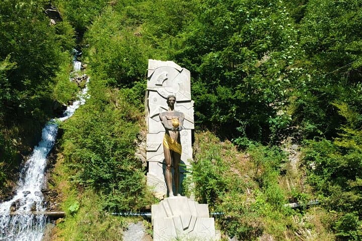 Jeep Day Trip to Tabatskuri Lake from Tbilisi — Borjomi & Bakuriani Route