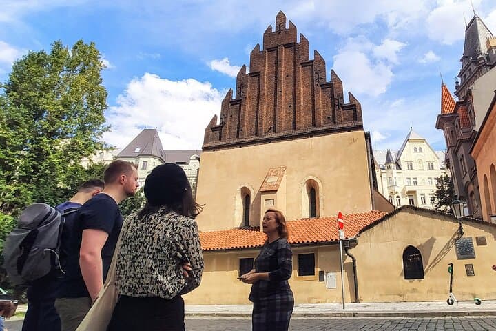 Stories of Jewish Prague: Guided Walking Tour of Josefov's Synagogues & Old Jewish Cemetery