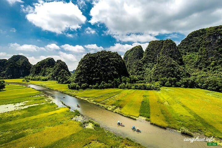 Hoa Lu & Tam Coc Day Trip: Ancient Temples, Sampans and Countryside Cycling photo 3