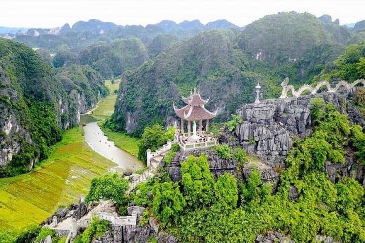 Climb Mua Cave & Boat Through Trang An: Full-Day Ninh Binh Tour from Hanoi photo 3